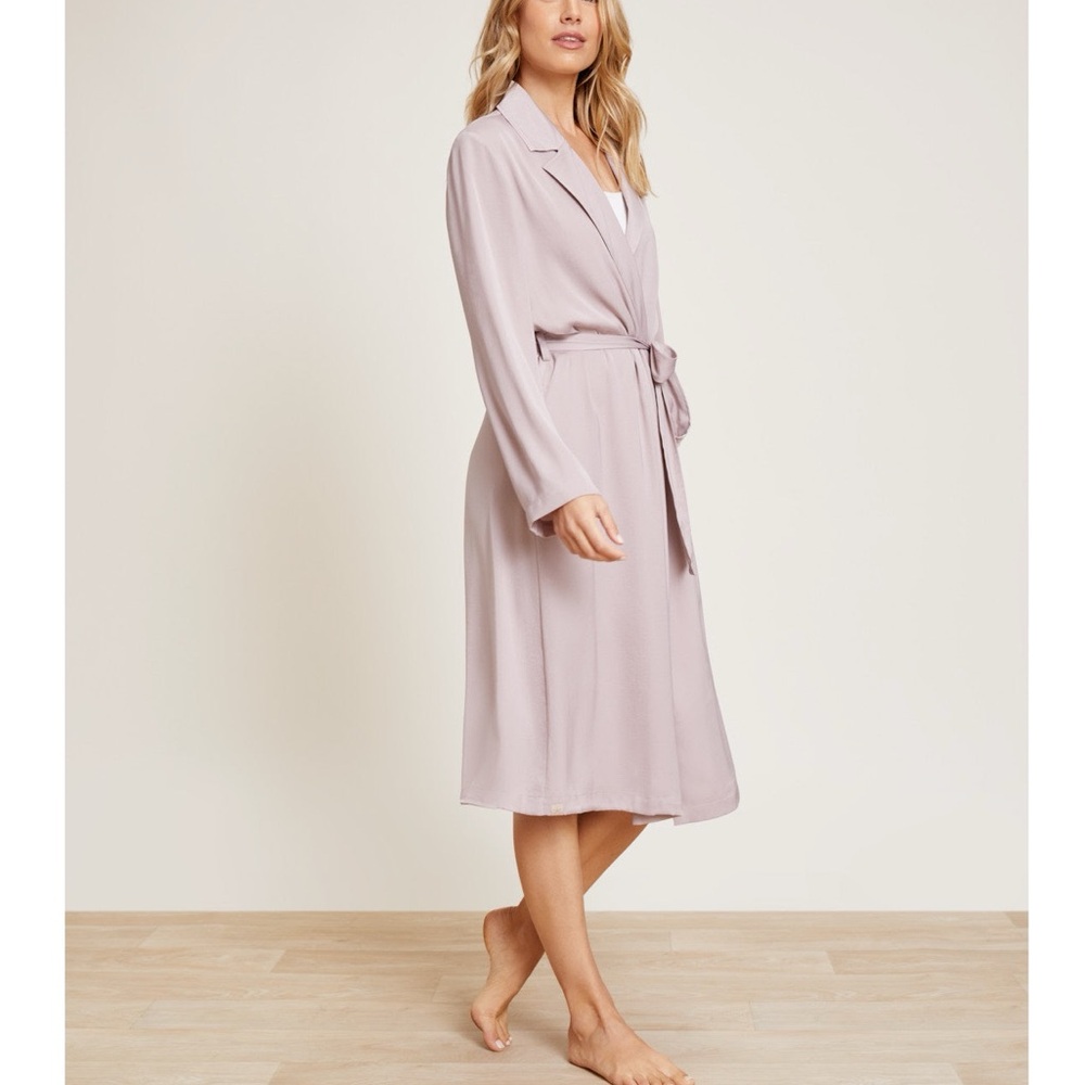 Barefoot Dreams Washed Satin Notch Collar Robe in Feather Sz S